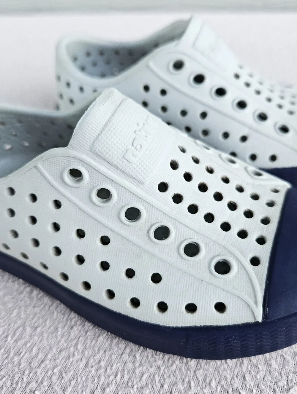 Native Jefferson Navy Blue Grey SZ C5 Slip-On Breathable Water Shoes